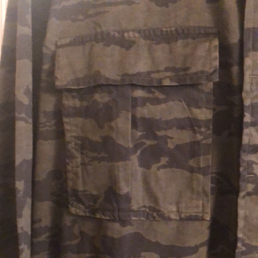 American Eagle Long Sleeve Button Down Camo Shirt - image 2